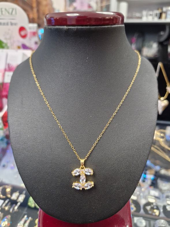 Przepiękny Naszyjnik z Zawieszką – w stylu Chanel